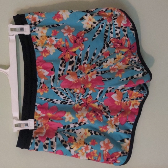NOBO, Shorts w Blue and Pink Floral Design, Size L/G (11-13) - Picture 2 of 12